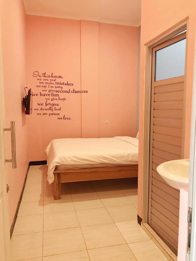 Roomz Budget Residence Semarang Exteriér fotografie